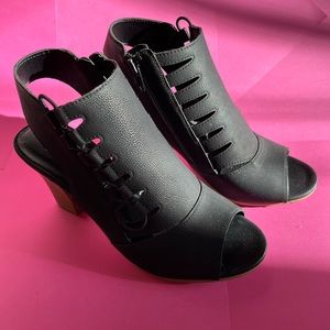 Denver Hayes Black Heeled Sandal